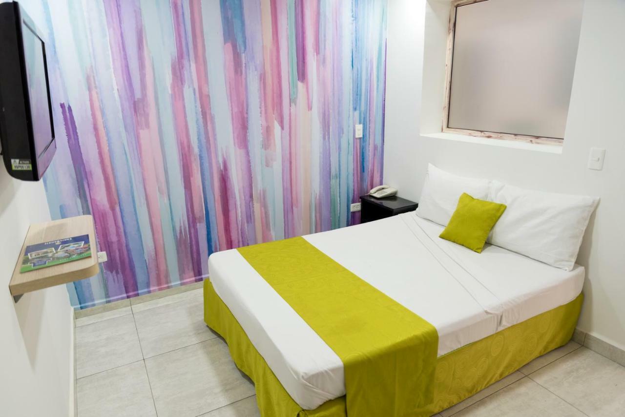 Hotel Millenium Victoria Plaza Кукута Экстерьер фото